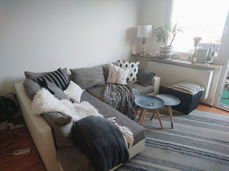 Sofaecke - Lust, die Füße nach einem anstrengenden Messetag hochzulegen? - Das Sofa kann auch zum Schlafen genutzt werden.