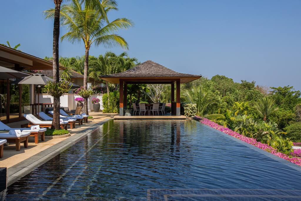 Private 18 Meter Infinity Pool