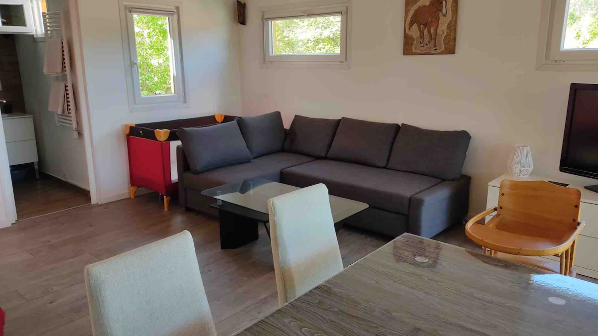 Erfolgreiche Airbnb-Immobilie: Ti Paillassou - Quiet wooden frame house in Provence Alpes Côte D'azur