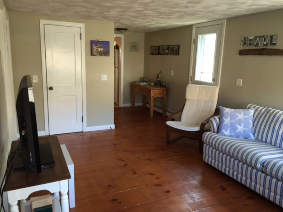 Living room / TV / Internet