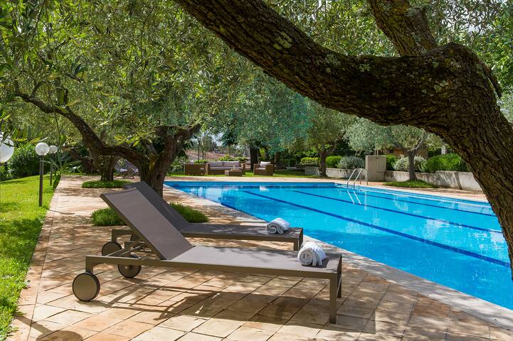 Rome, Villa Anna in the countryside private pool gallery image 2