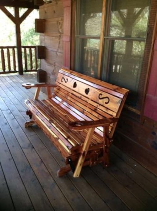 Bench,Hardwood,Stained Wood,Furniture,Chair