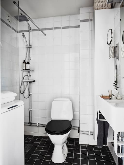 Bathroom - differences with furniture may occur