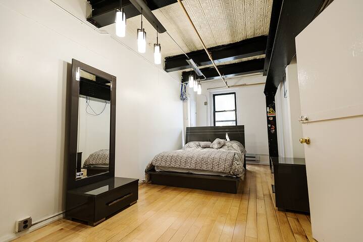 MODERN 3 BEDROOM APT IN THE HEART OF BROOKLYN gallery image 4