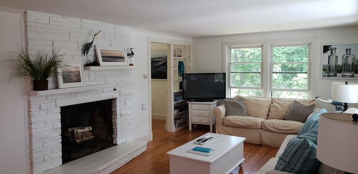 Water Front Pond House - 3 Acre Cape Cod Sanctuary - Breakwater Beach, Brewster