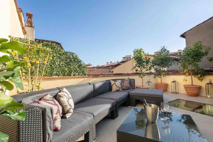 Panoramic terrace’s with prosecco and Jacuzzi ! gallery image 4
