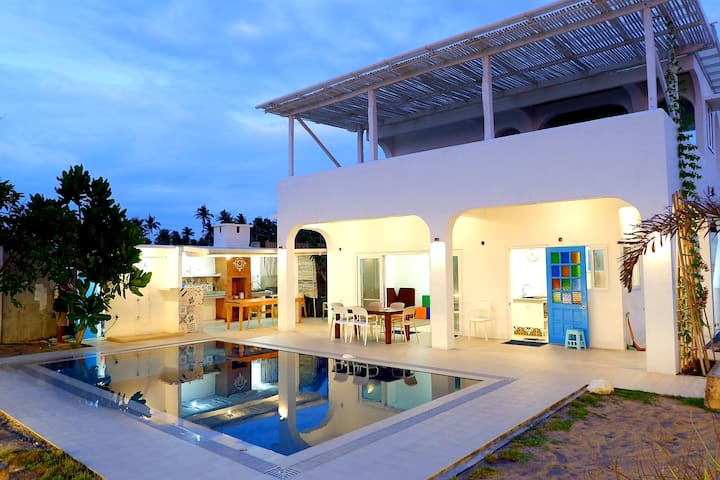 Coastal Makoko: Private Pool,  Beachfront