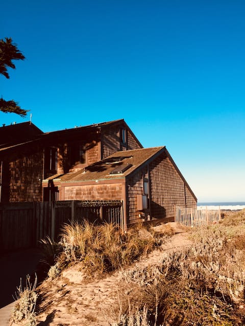 4bd/4ba Monterey Bay Beachfront Home
