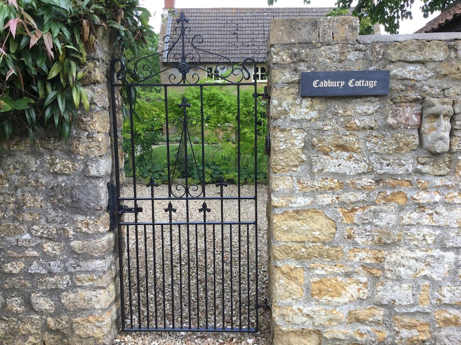 Cadbury Cottage - front gate