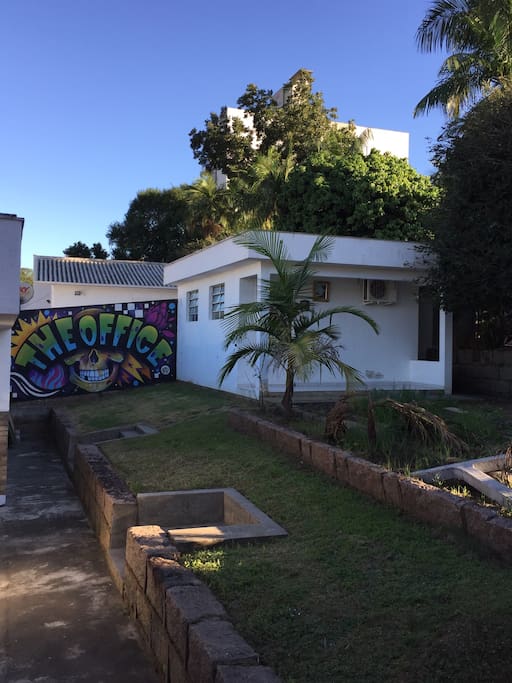 Nos Alugamos esse Quarto/Suíte com Ar Condicionado, Cama Box, Privacidade e Segurança!!! Very good Badroom - TV - Ar - BathRoom - and Privacity in a Very Nice Small City In South Brazil!!!