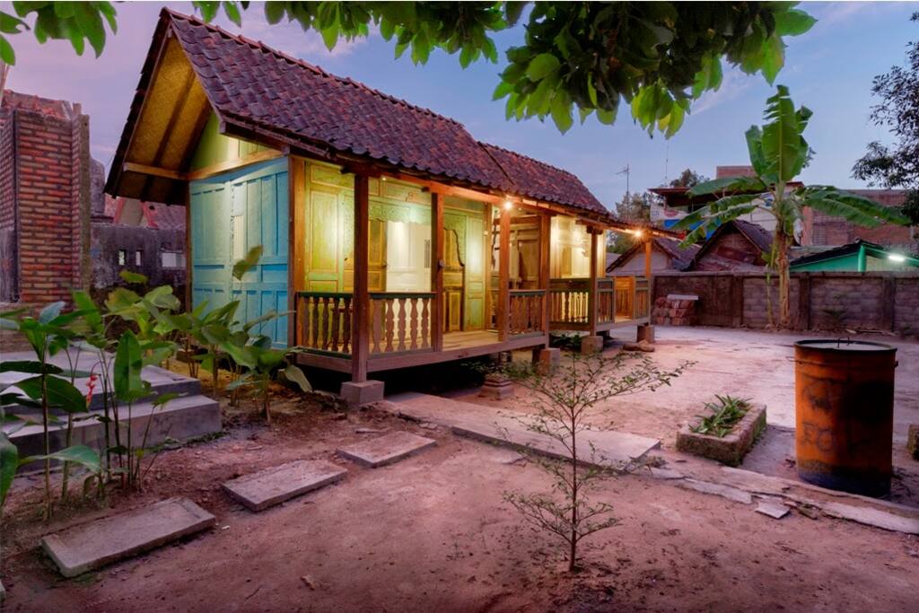 KPY Creative Space Wooden Hut PONDOK KAYU 02 | sized 2.5x 3 mtr | Facilities : 2x Single Bed + Fan + Free Highspeed Wifi + Shared bathroom | check visual report of out creative space activity : https://goo.gl/d9JYmQ