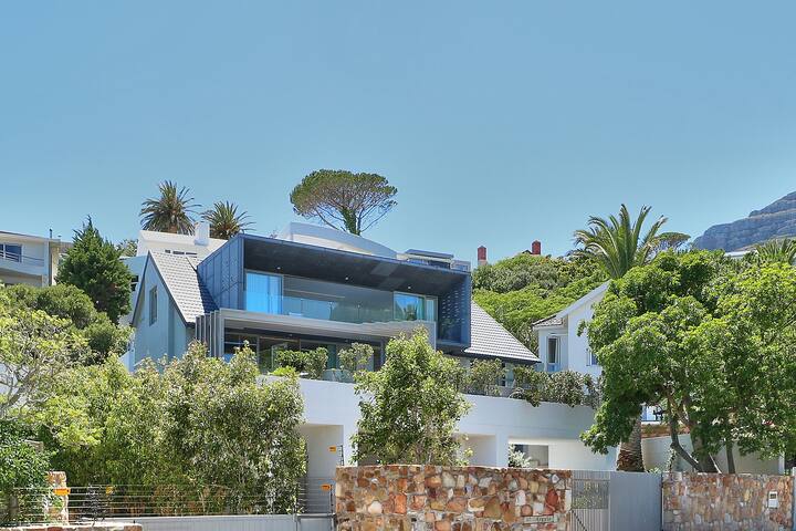Lux villa @ the beach, solar power, pool gallery image 2