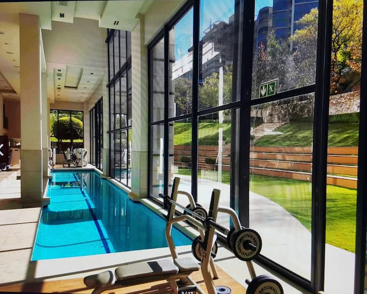 THE EMPEROR, SANDTON, 7TH FLOOR, STUNNING VIEWS Apartments for Rent