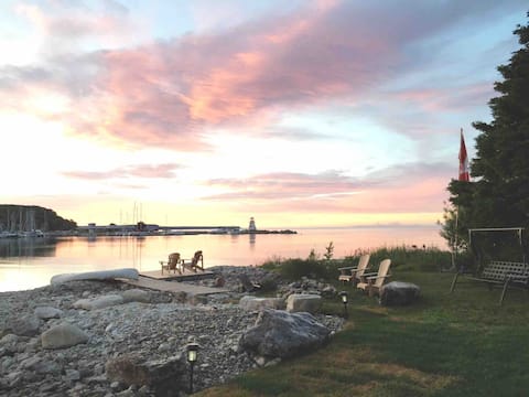Wee Leo: Waterfront Cabin, in Lion's Head Harbour