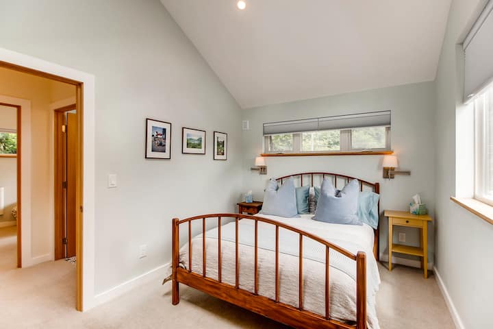 Bedroom with queen bed and closet