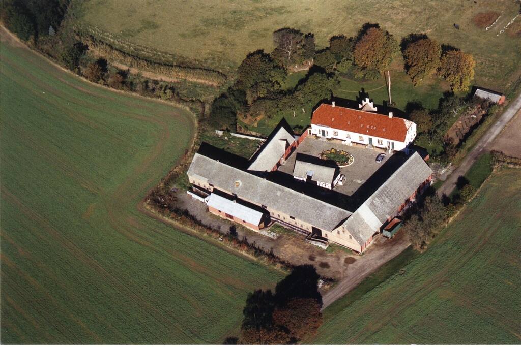 Lille Strandbygård fra luften