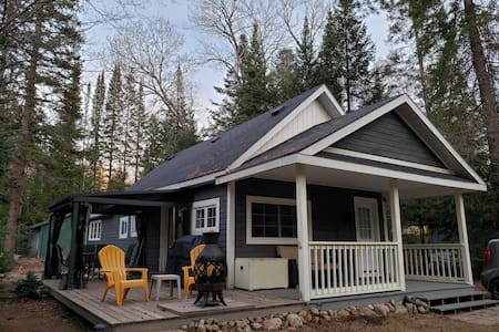 Kick-A-Root Cottage, Muskoka River, Bracebridge