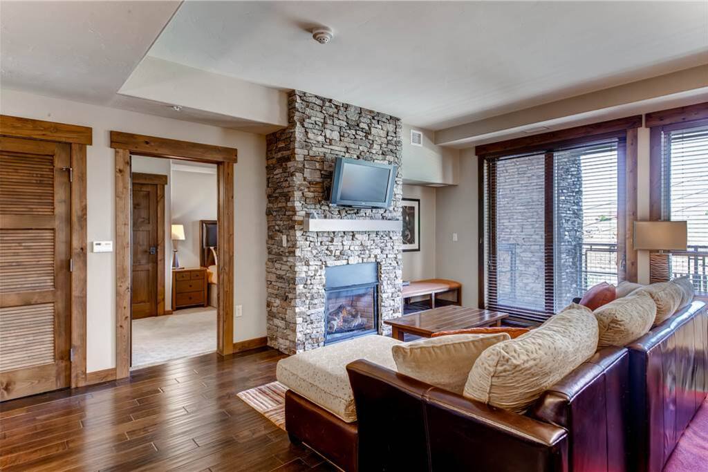 Hearth,Fireplace,Indoors,Room,Couch