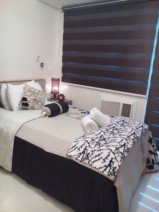 A comfortable memory foam Full size bed for 2 people