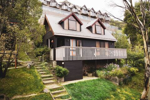 Crackenback Castle Mountain Style Chalet