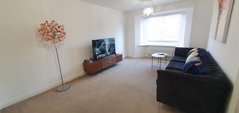 Top performing Airbnb: Garland Modern 4 Bedroom House - Garden & Parking in Stone