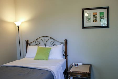 Clean and Spacious Bed &Bath- Spring Green Room