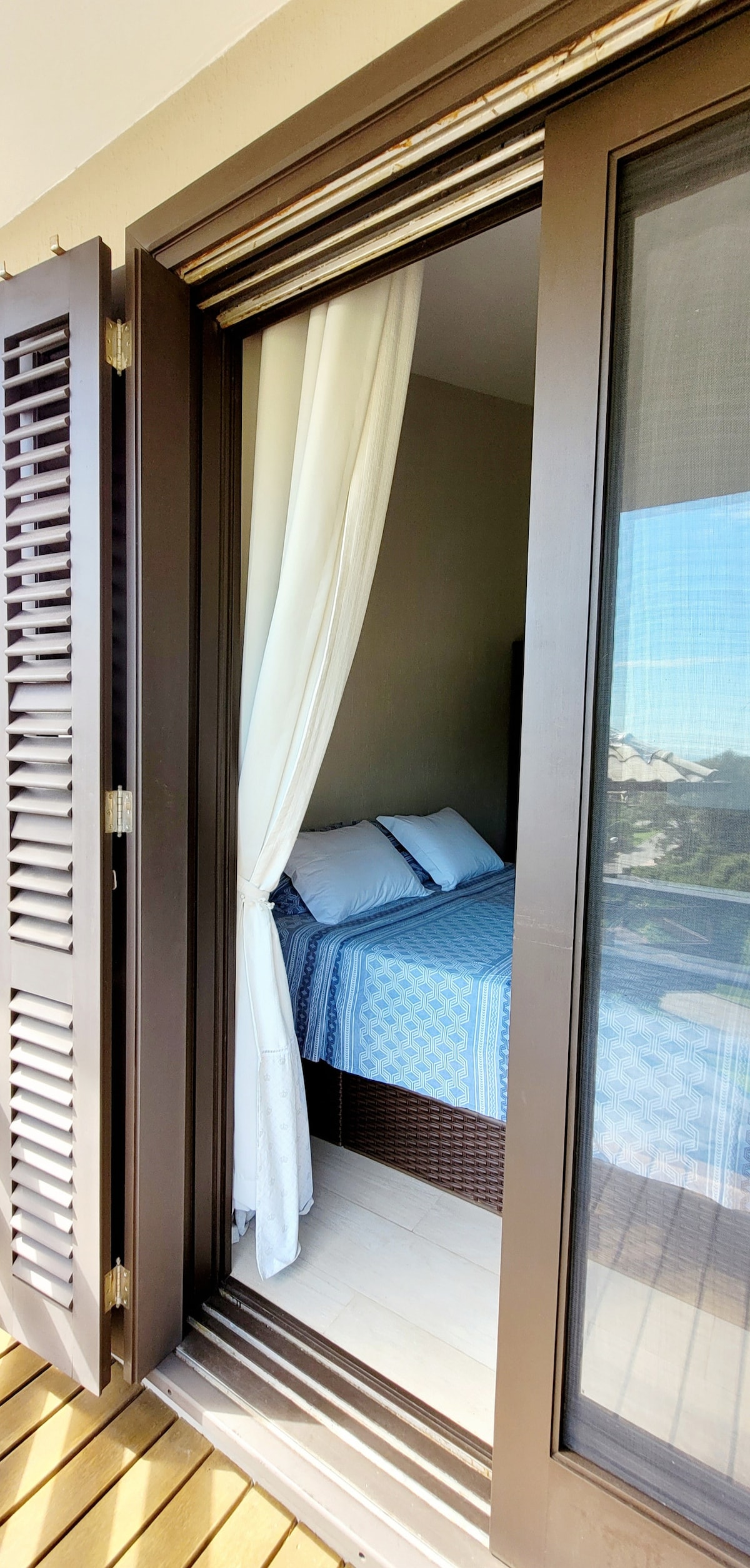 Აპარტამენტის აივანი 4