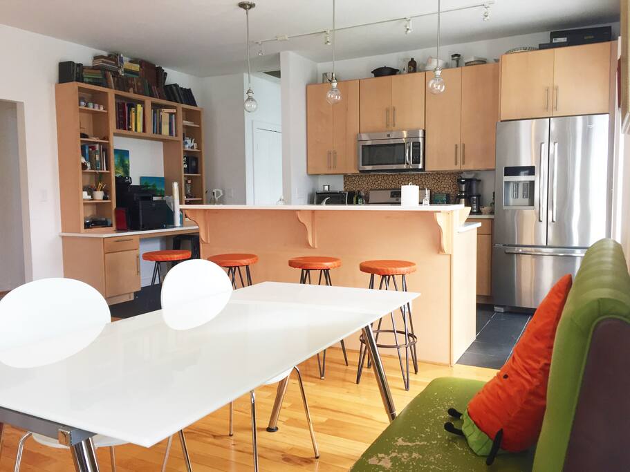 The full kitchen has the basics for cooking. We will have the coffee maker ready, but we bet you will hit the half dozen or so coffee shops within a few blocks - one is next door. No need to cook when you have Richmond's best restaurants at your door step.