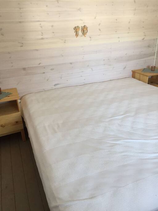Sovrum i förrådsbyggnad
