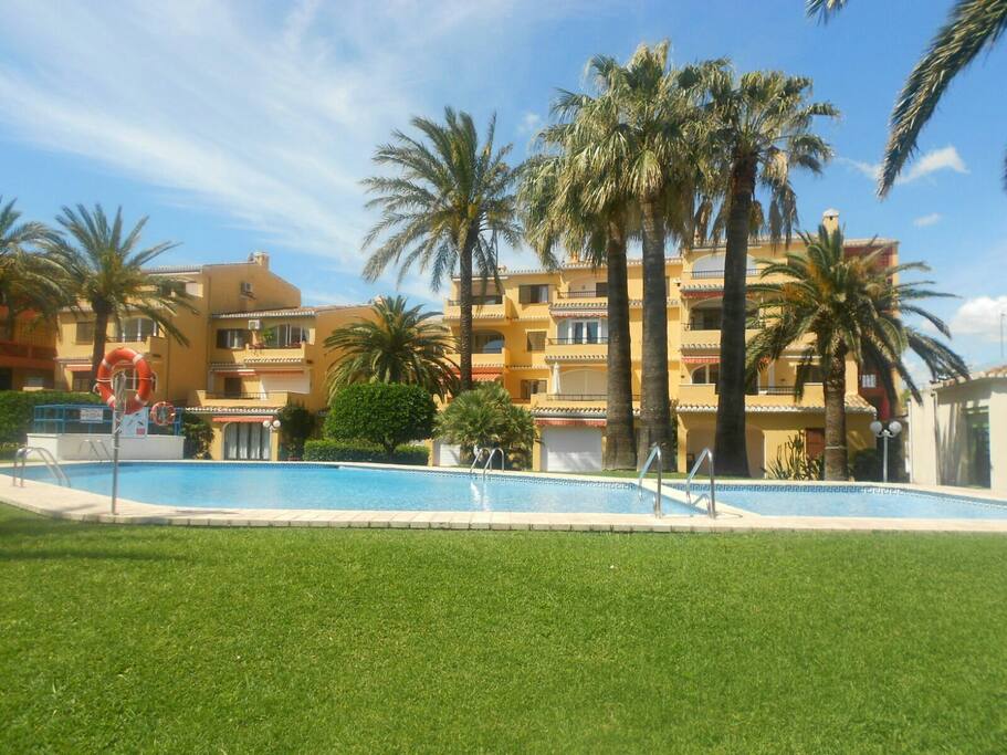 La piscina.