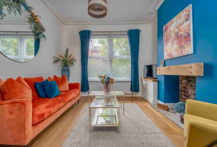 Home in Heart of Heaton Moor, 20 Mins to MRC CTR