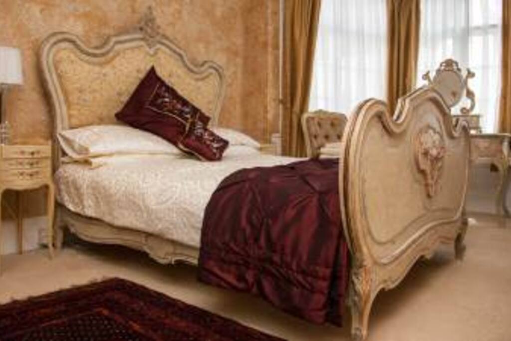 The Gold Room 3