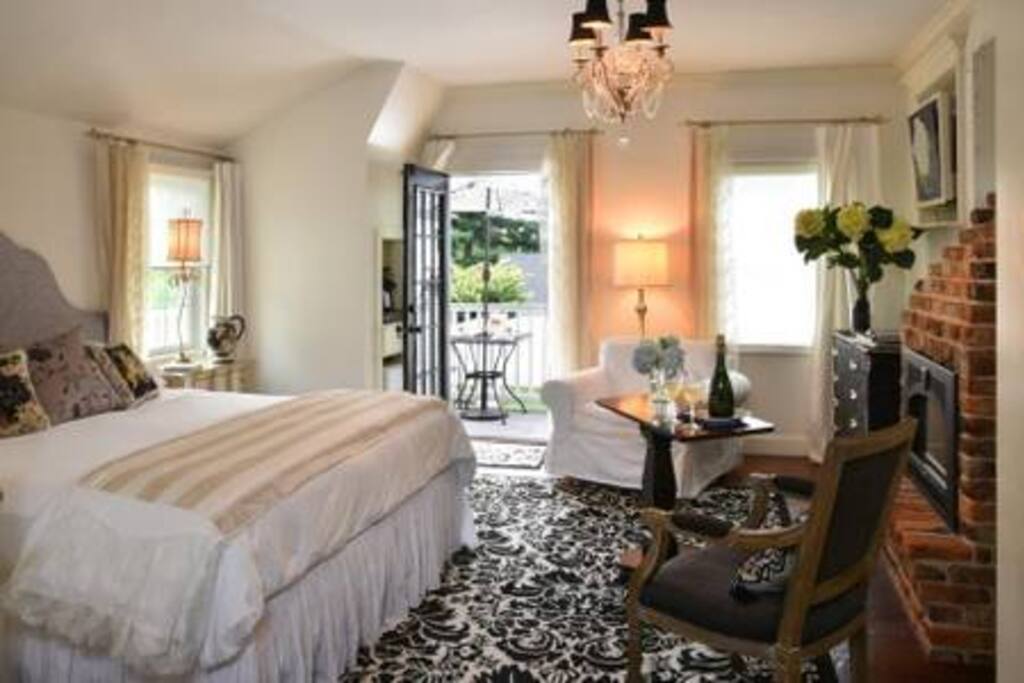 Winter Solstice room, king bed with balcony