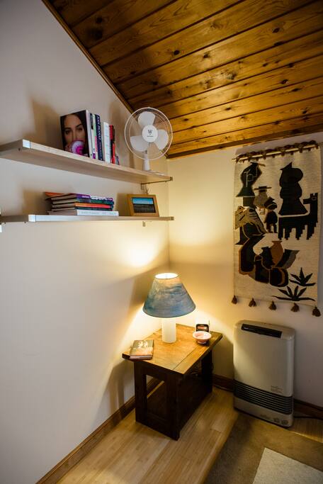 Heating monitor and a fan.