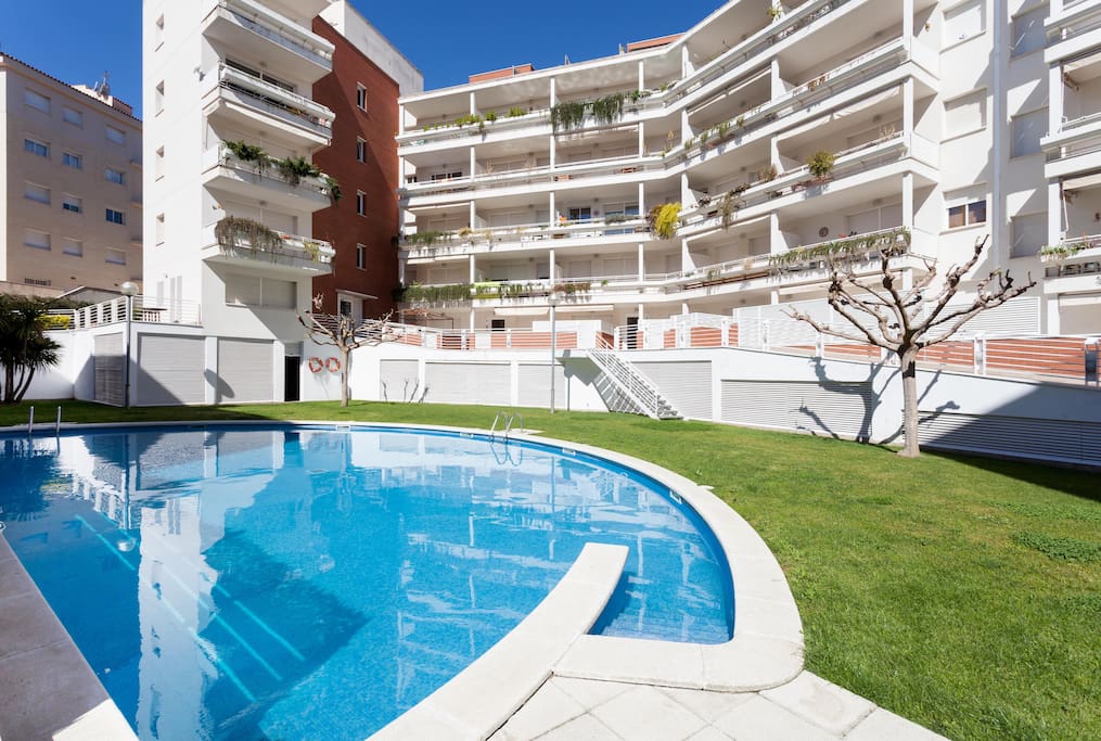 Shared pool and gardens