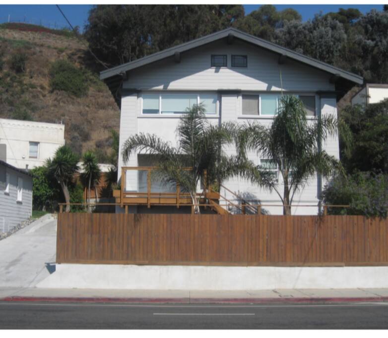 2 story 7 unit building