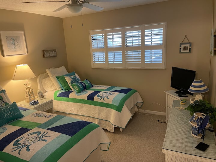      חדר שינה שני, מיטות זוגיות ארוכות 
