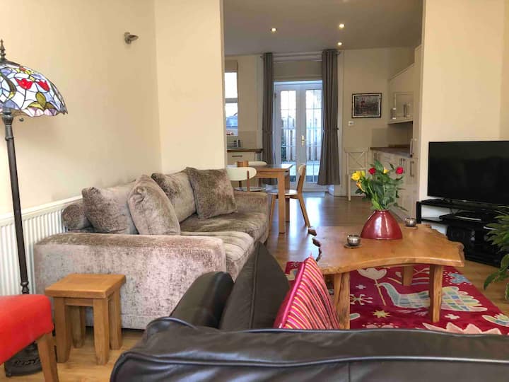 Charming 3 Storey End Terraced Victorian Townhouse - Auchterarder