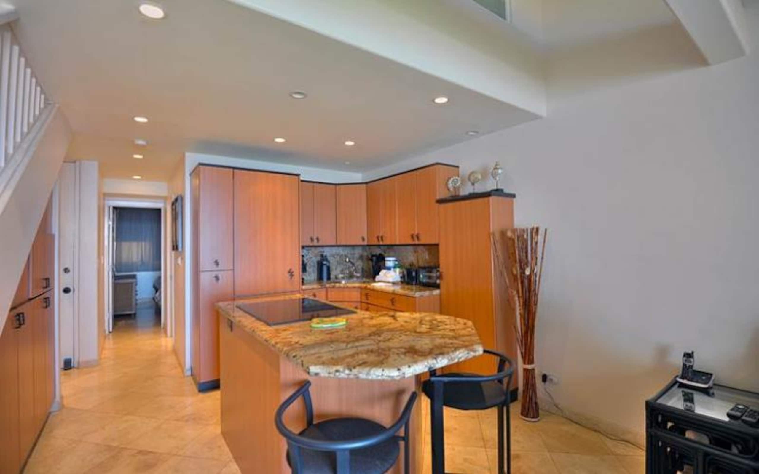 Condo in Lahaina · ★4.8 · 2 bedrooms · 3 beds · 2 baths - Image 9