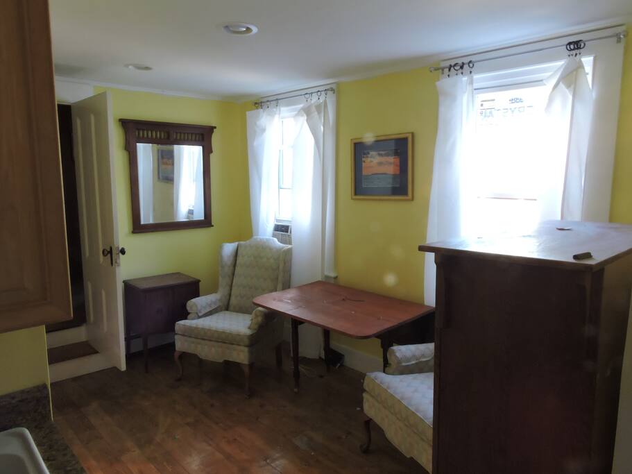Seating area with TV and wing table
