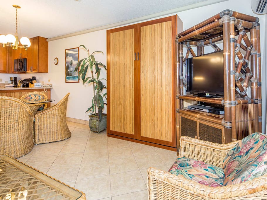kamaole-1gv-7302-living-room-03.jpg