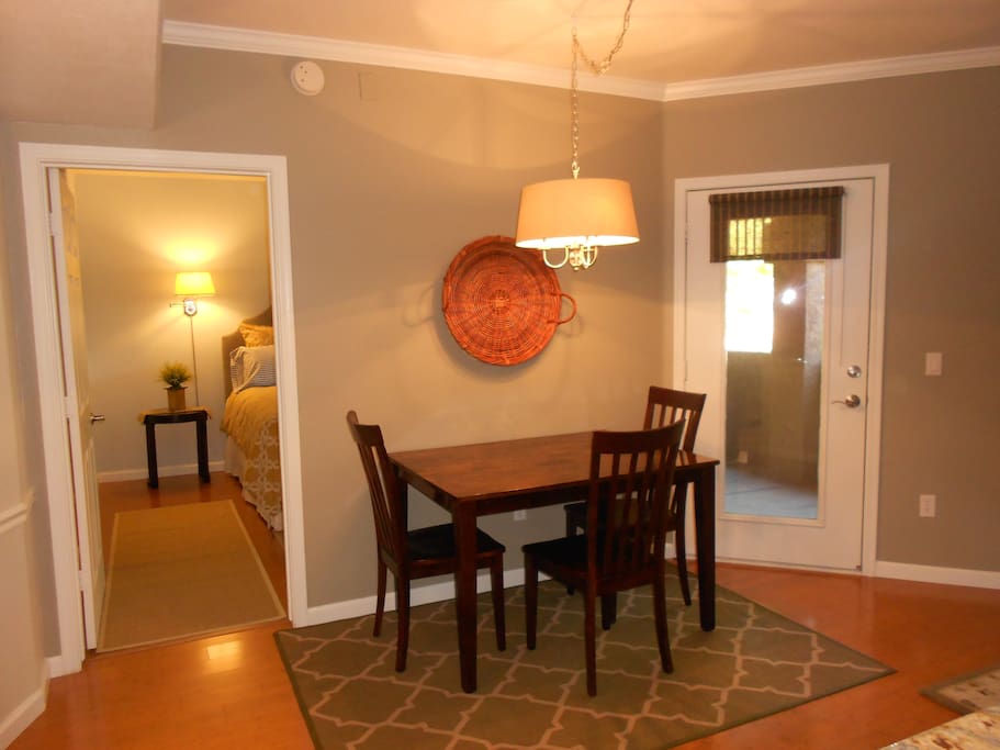 The 810 sq ft area includes Kitchen, Living Rm; Bath Rm; Bed Rm; Laundry Rm.