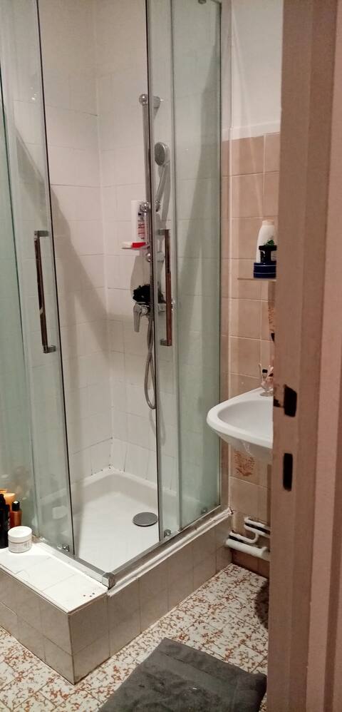 CHAMBRE EN COLLOQUE - 1 MOIS