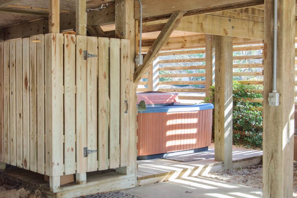 DU800: Duckin' Everyone | Outside Shower & Hot Tub