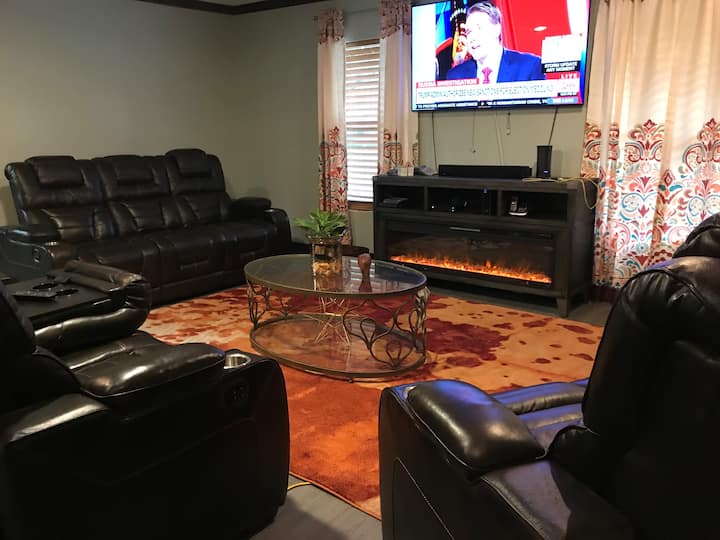 Comfy Home In Center Of Town - Port Arthur, TX