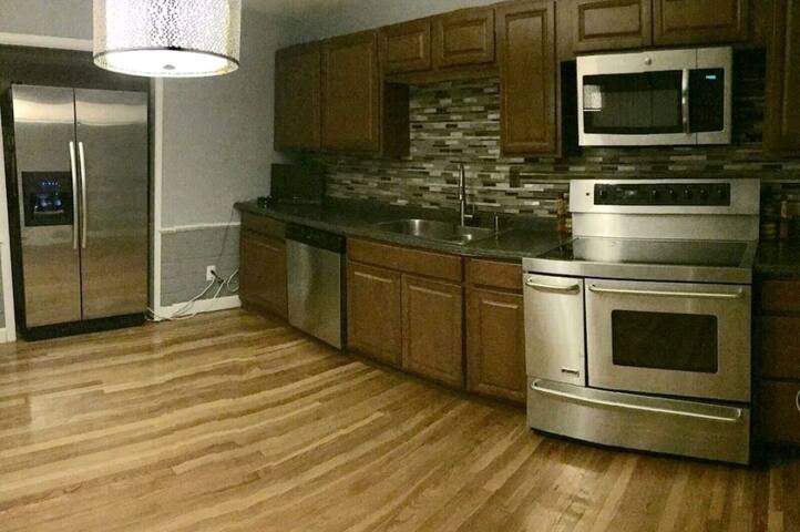 Large Heated Pool & Hot ! Tub 13 beds 3 baths gallery image 4