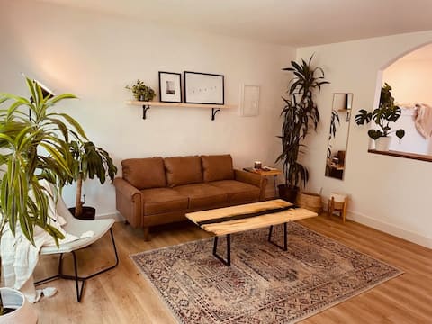 Bright and Cozy Bungalow in Dauphin