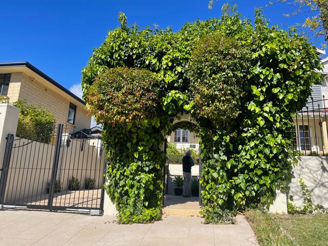 French river-view family house gallery image 2