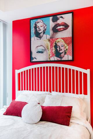 Toronto Downtown Luxury Condo with Large Patio gallery image 3