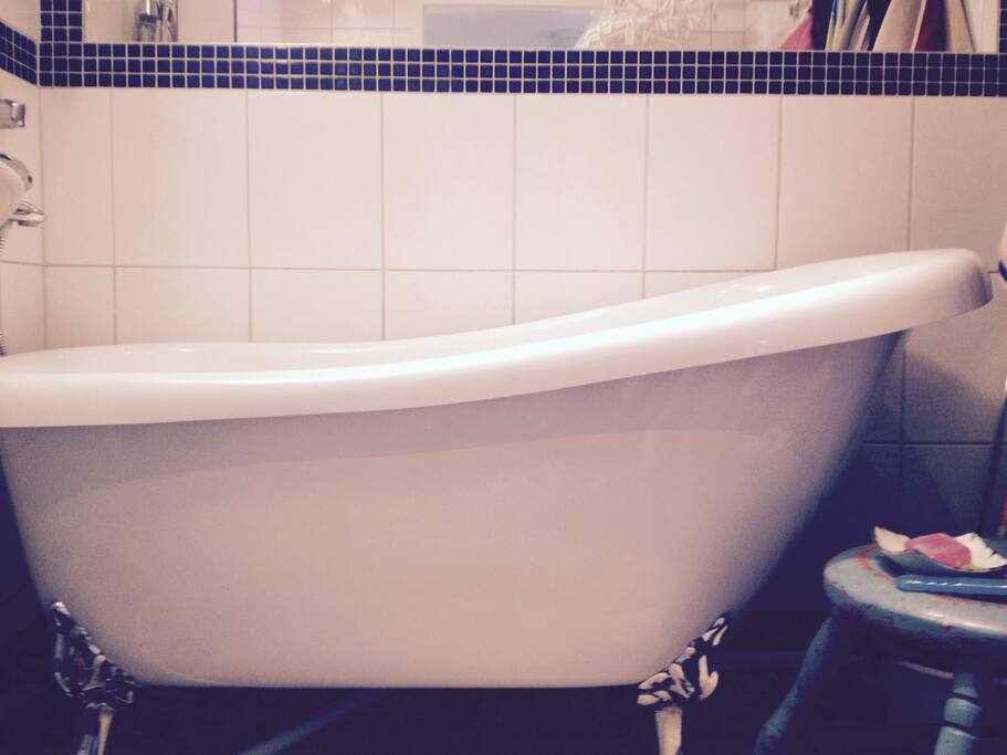 Big bathroom with tub.